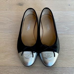 CHANEL CC flats. Rare black & silver